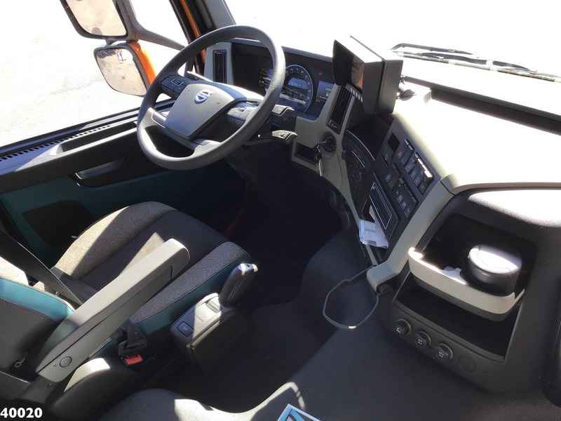 Interior photo 2: Kamion s kukastom dizalicom, Kamion s kranom Volvo FM 420 8x2 HMF 28 ton/meter laadkraan Welvaarts weighing system