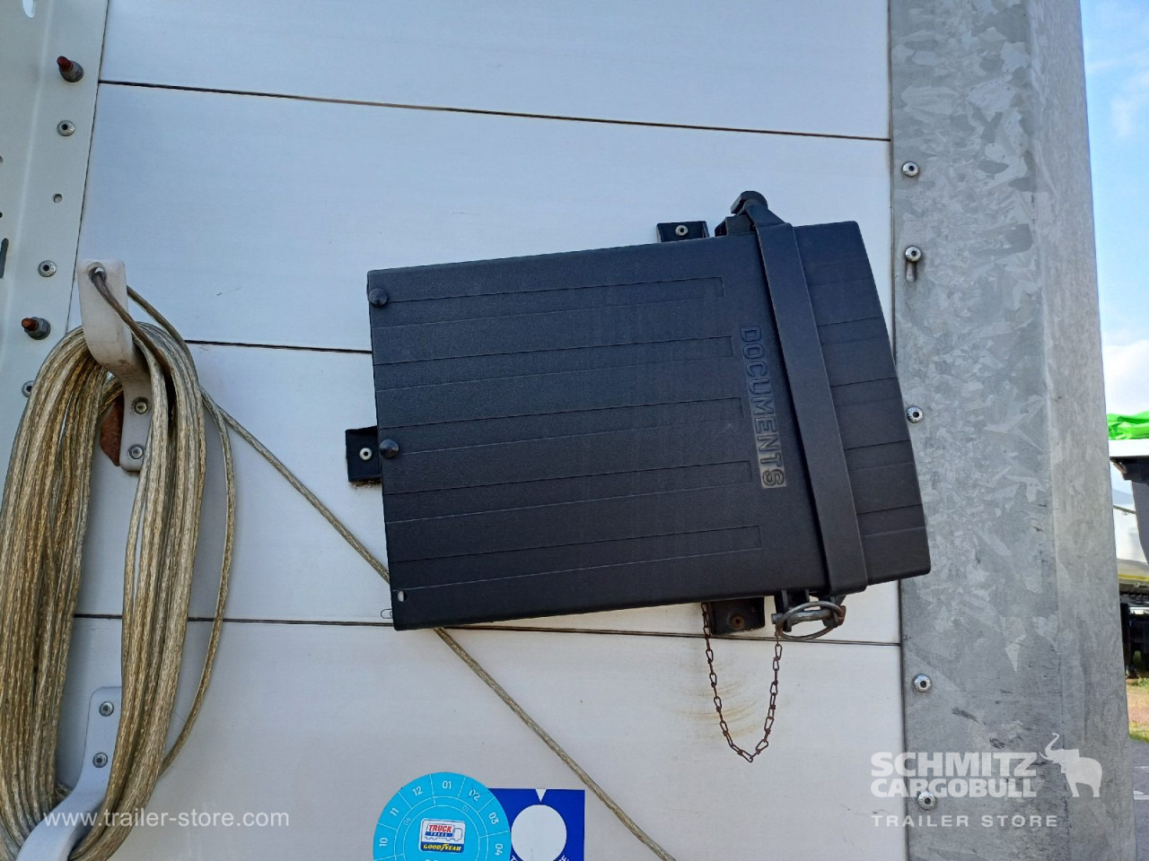SCHMITZ Auflieger Curtainsider Standard Forklift holder - Poluprikolica s ceradom: slika SCHMITZ Auflieger Curtainsider Standard Forklift holder - Poluprikolica s ceradom SCHMITZ Auflieger Curtainsider Standard Forklift holder - Poluprikolica s ceradom: slika SCHMITZ Auflieger Curtainsider Standard Forklift holder - Poluprikolica s ceradom