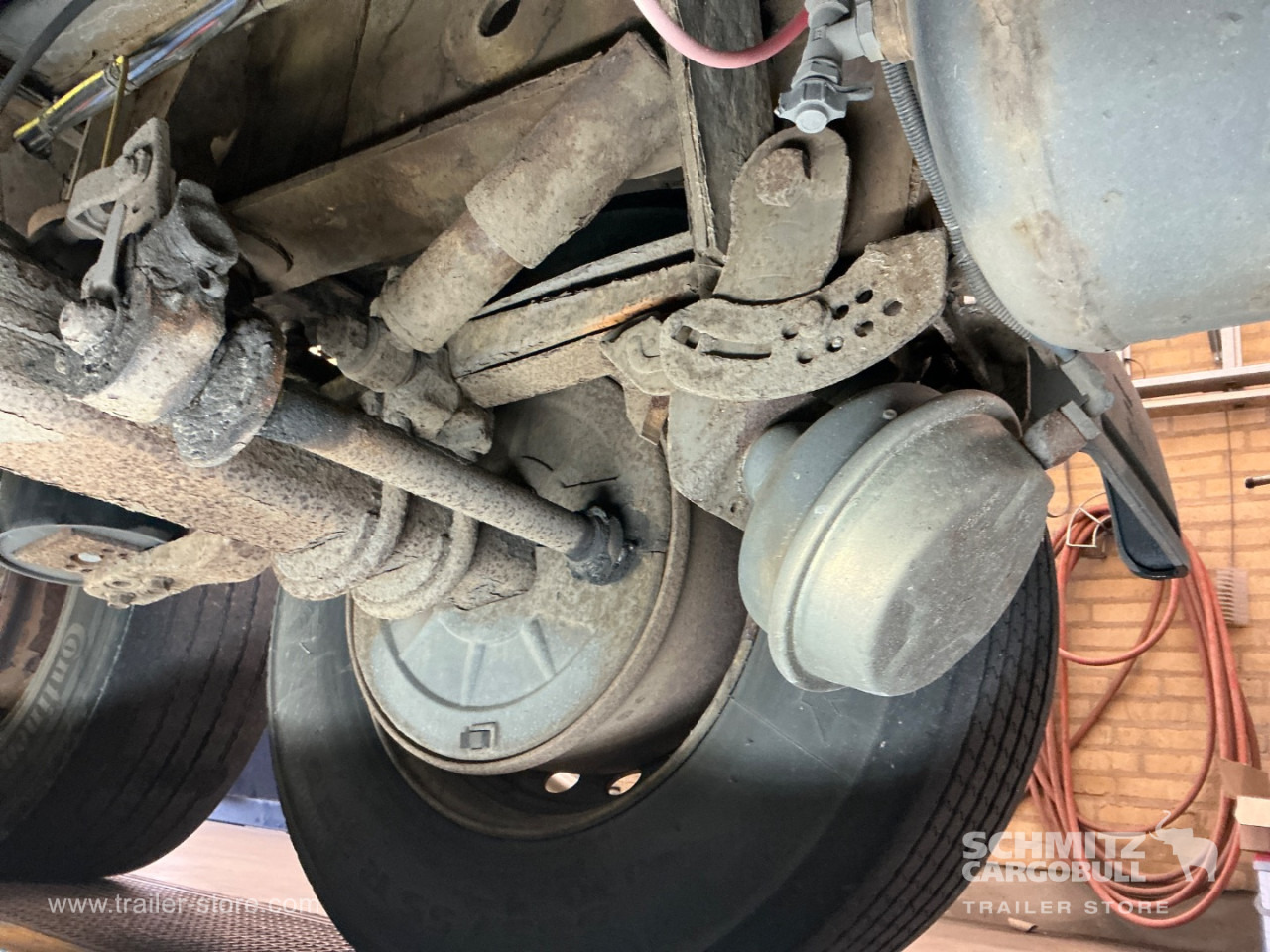 KRONE Dryfreight Standard Taillift - Poluprikolica sa zatvorenim sandukom: slika KRONE Dryfreight Standard Taillift - Poluprikolica sa zatvorenim sandukom KRONE Dryfreight Standard Taillift - Poluprikolica sa zatvorenim sandukom: slika KRONE Dryfreight Standard Taillift - Poluprikolica sa zatvorenim sandukom