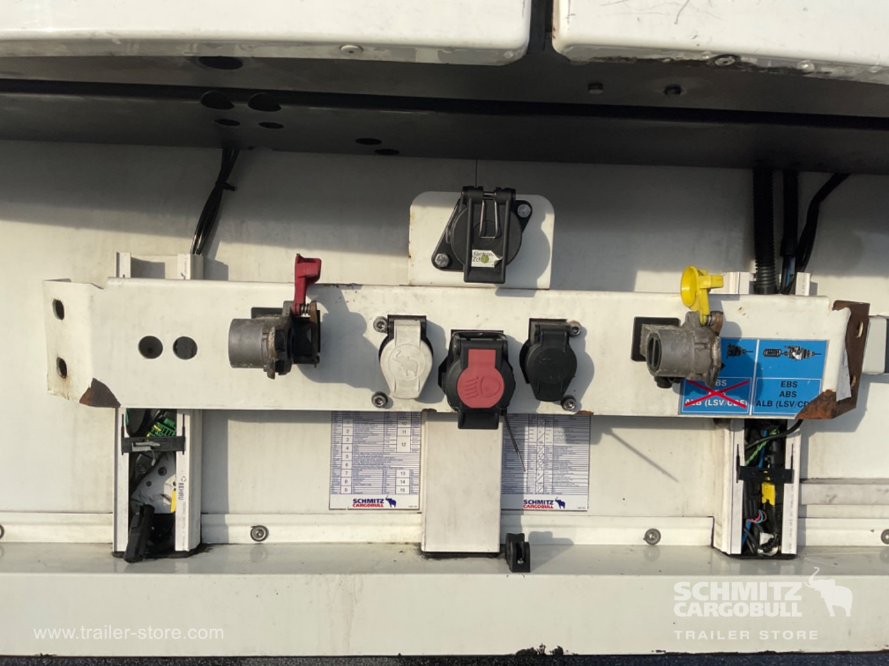 SCHMITZ Reefer Multitemp Double deck - Izotermna poluprikolica: slika SCHMITZ Reefer Multitemp Double deck - Izotermna poluprikolica SCHMITZ Reefer Multitemp Double deck - Izotermna poluprikolica: slika SCHMITZ Reefer Multitemp Double deck - Izotermna poluprikolica