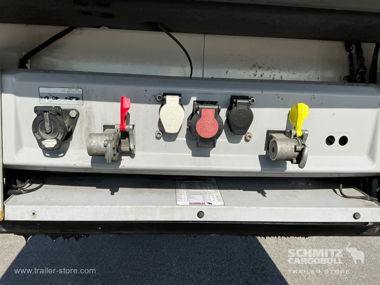 SCHMITZ Reefer Multitemp Double deck - Izotermna poluprikolica: slika SCHMITZ Reefer Multitemp Double deck - Izotermna poluprikolica SCHMITZ Reefer Multitemp Double deck - Izotermna poluprikolica: slika SCHMITZ Reefer Multitemp Double deck - Izotermna poluprikolica