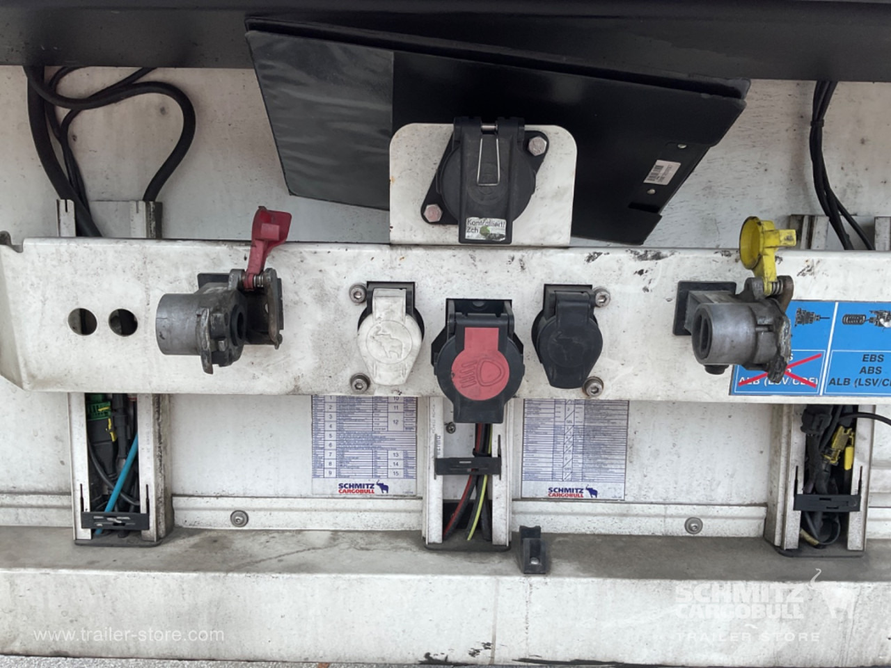SCHMITZ Reefer Standard Double deck - Izotermna poluprikolica: slika SCHMITZ Reefer Standard Double deck - Izotermna poluprikolica SCHMITZ Reefer Standard Double deck - Izotermna poluprikolica: slika SCHMITZ Reefer Standard Double deck - Izotermna poluprikolica