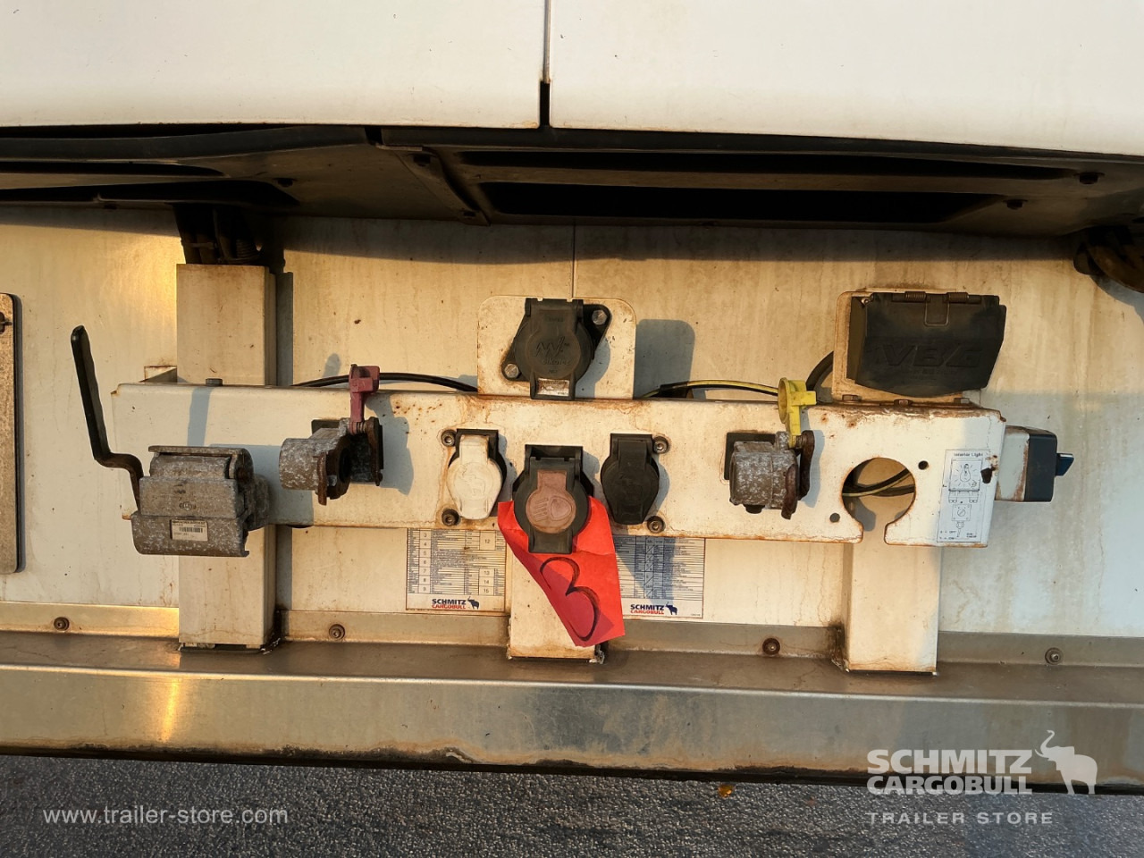 SCHMITZ Reefer Standard Double deck - Izotermna poluprikolica: slika SCHMITZ Reefer Standard Double deck - Izotermna poluprikolica SCHMITZ Reefer Standard Double deck - Izotermna poluprikolica: slika SCHMITZ Reefer Standard Double deck - Izotermna poluprikolica