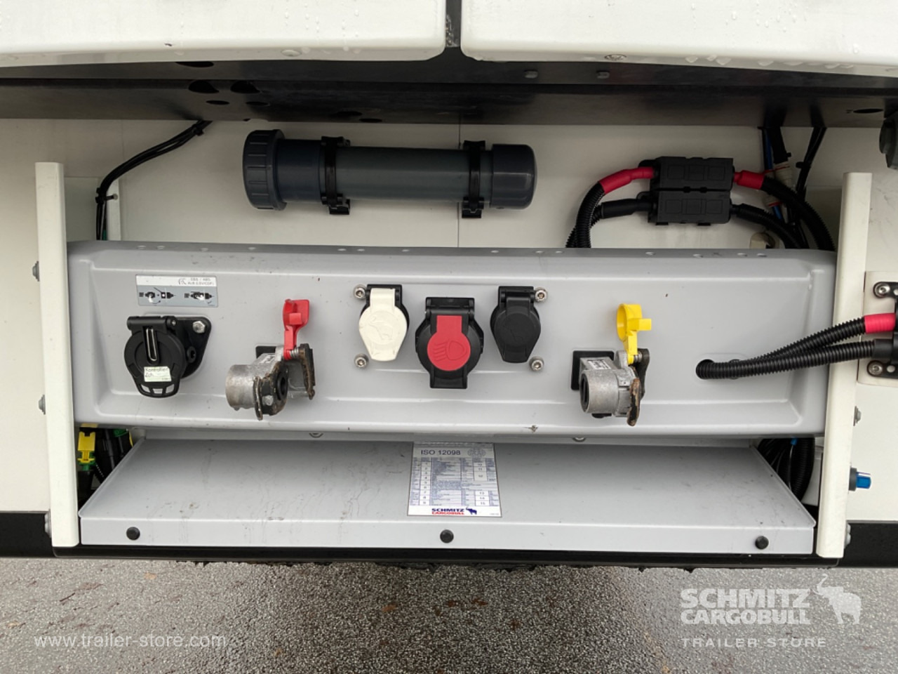 SCHMITZ Reefer Standard Taillift - Izotermna poluprikolica: slika SCHMITZ Reefer Standard Taillift - Izotermna poluprikolica SCHMITZ Reefer Standard Taillift - Izotermna poluprikolica: slika SCHMITZ Reefer Standard Taillift - Izotermna poluprikolica