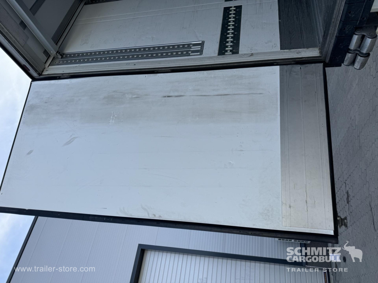 SCHMITZ Reefer Standard Double deck - Izotermna poluprikolica: slika SCHMITZ Reefer Standard Double deck - Izotermna poluprikolica SCHMITZ Reefer Standard Double deck - Izotermna poluprikolica: slika SCHMITZ Reefer Standard Double deck - Izotermna poluprikolica