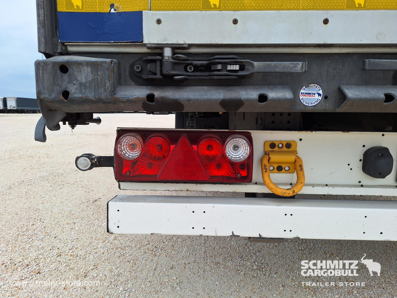 SCHMITZ Curtainsider Mega - Poluprikolica s ceradom: slika SCHMITZ Curtainsider Mega - Poluprikolica s ceradom SCHMITZ Curtainsider Mega - Poluprikolica s ceradom: slika SCHMITZ Curtainsider Mega - Poluprikolica s ceradom