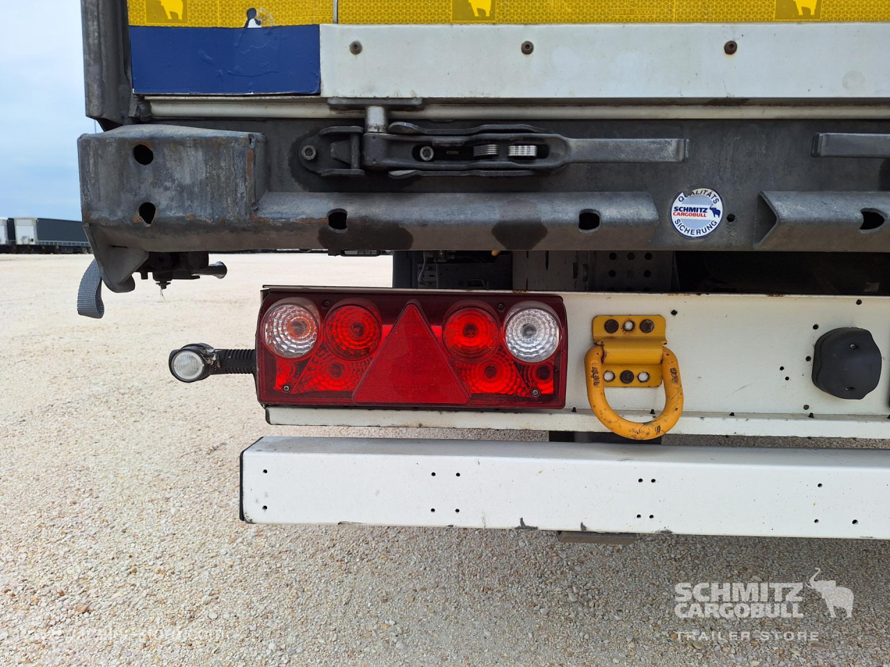 SCHMITZ Curtainsider Mega - Poluprikolica s ceradom: slika SCHMITZ Curtainsider Mega - Poluprikolica s ceradom SCHMITZ Curtainsider Mega - Poluprikolica s ceradom: slika SCHMITZ Curtainsider Mega - Poluprikolica s ceradom
