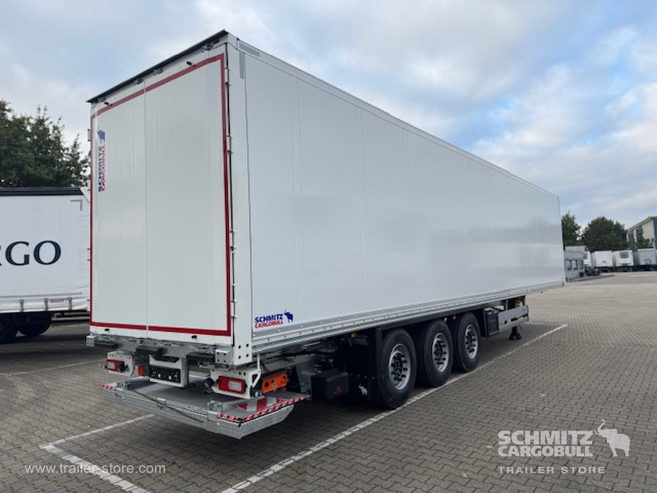 SCHMITZ Oplegger Kasten Standard Taillift - Poluprikolica sa zatvorenim sandukom: slika SCHMITZ Oplegger Kasten Standard Taillift - Poluprikolica sa zatvorenim sandukom SCHMITZ Oplegger Kasten Standard Taillift - Poluprikolica sa zatvorenim sandukom: slika SCHMITZ Oplegger Kasten Standard Taillift - Poluprikolica sa zatvorenim sandukom