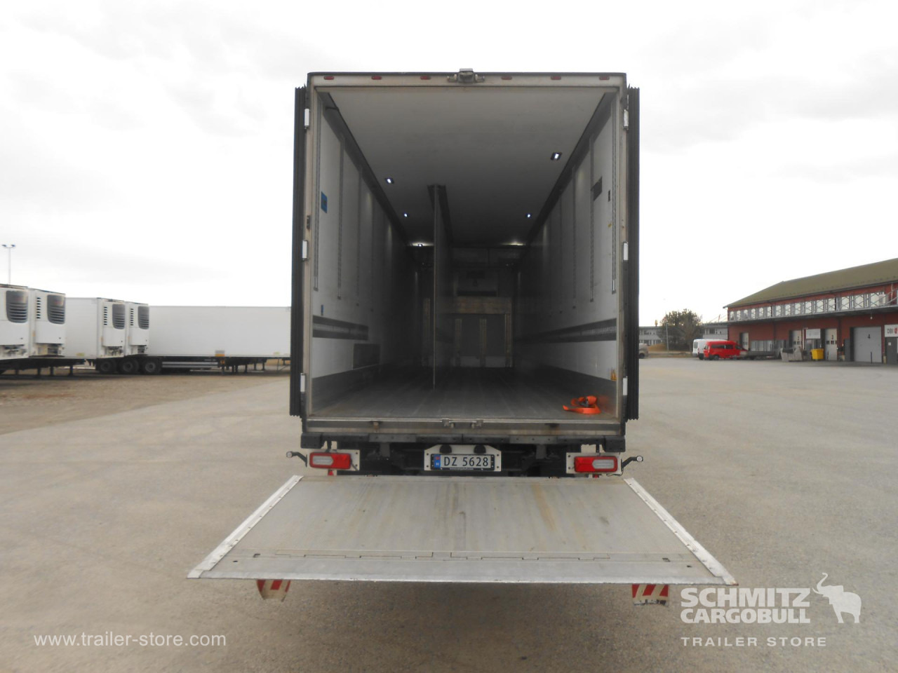 SCHMITZ Reefer Multitemp Taillift - Izotermna poluprikolica: slika SCHMITZ Reefer Multitemp Taillift - Izotermna poluprikolica SCHMITZ Reefer Multitemp Taillift - Izotermna poluprikolica: slika SCHMITZ Reefer Multitemp Taillift - Izotermna poluprikolica