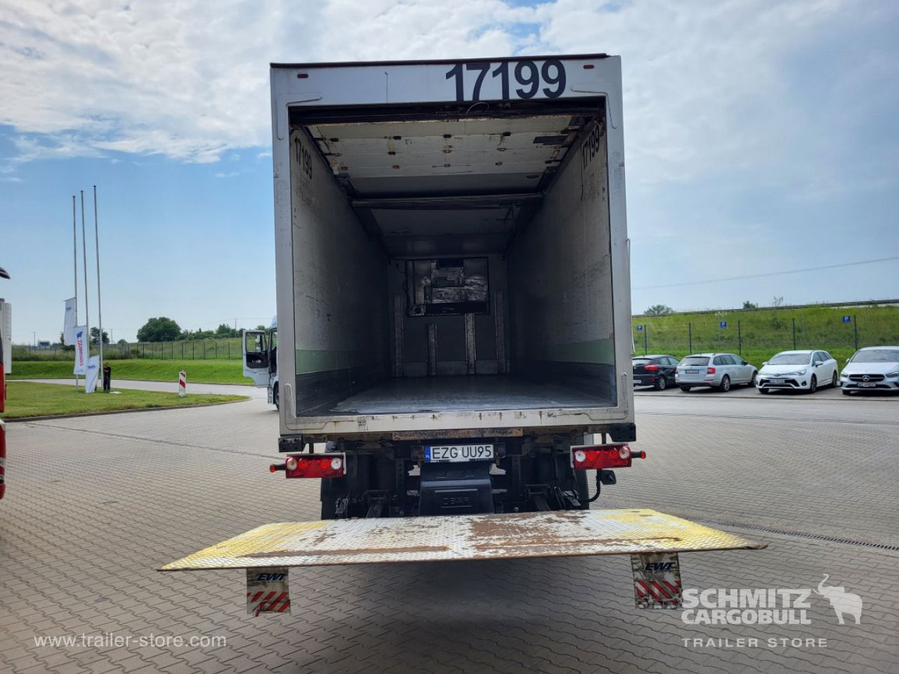 SCHMITZ Insulated/refrigerated box Taillift - Poluprikolica hladnjača: slika SCHMITZ Insulated/refrigerated box Taillift - Poluprikolica hladnjača SCHMITZ Insulated/refrigerated box Taillift - Poluprikolica hladnjača: slika SCHMITZ Insulated/refrigerated box Taillift - Poluprikolica hladnjača