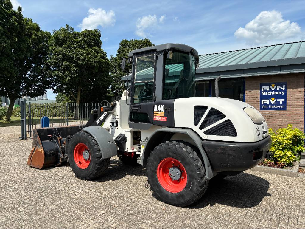 Bobcat AL 440 D - Utovarivač na kotačima: slika Bobcat AL 440 D - Utovarivač na kotačima Bobcat AL 440 D - Utovarivač na kotačima: slika Bobcat AL 440 D - Utovarivač na kotačima