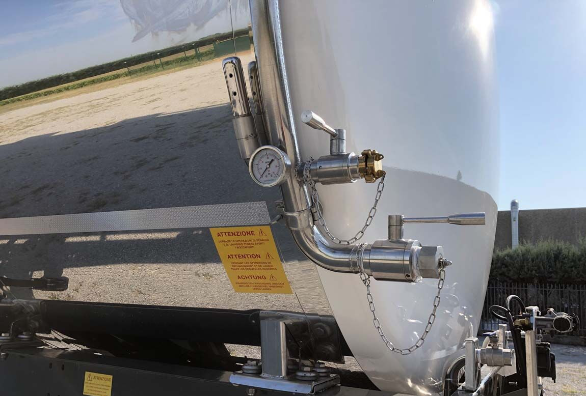 Novi Poluprikolica cisterna za prijevoz kemikalija Bata CISTERNA MODELLO CHIMICA L4BH 33.000LT NUOVA: slika Novi Poluprikolica cisterna za prijevoz kemikalija Bata CISTERNA MODELLO CHIMICA L4BH 33.000LT NUOVA