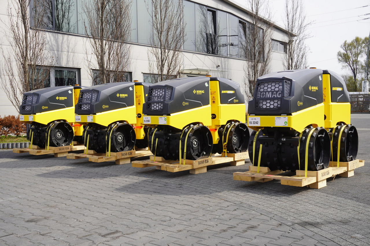 BOMAG BMP 8500 brand-new trench roller / Remote Control / 4 units - Cestovni valjak: slika BOMAG BMP 8500 brand-new trench roller / Remote Control / 4 units - Cestovni valjak BOMAG BMP 8500 brand-new trench roller / Remote Control / 4 units - Cestovni valjak: slika BOMAG BMP 8500 brand-new trench roller / Remote Control / 4 units - Cestovni valjak