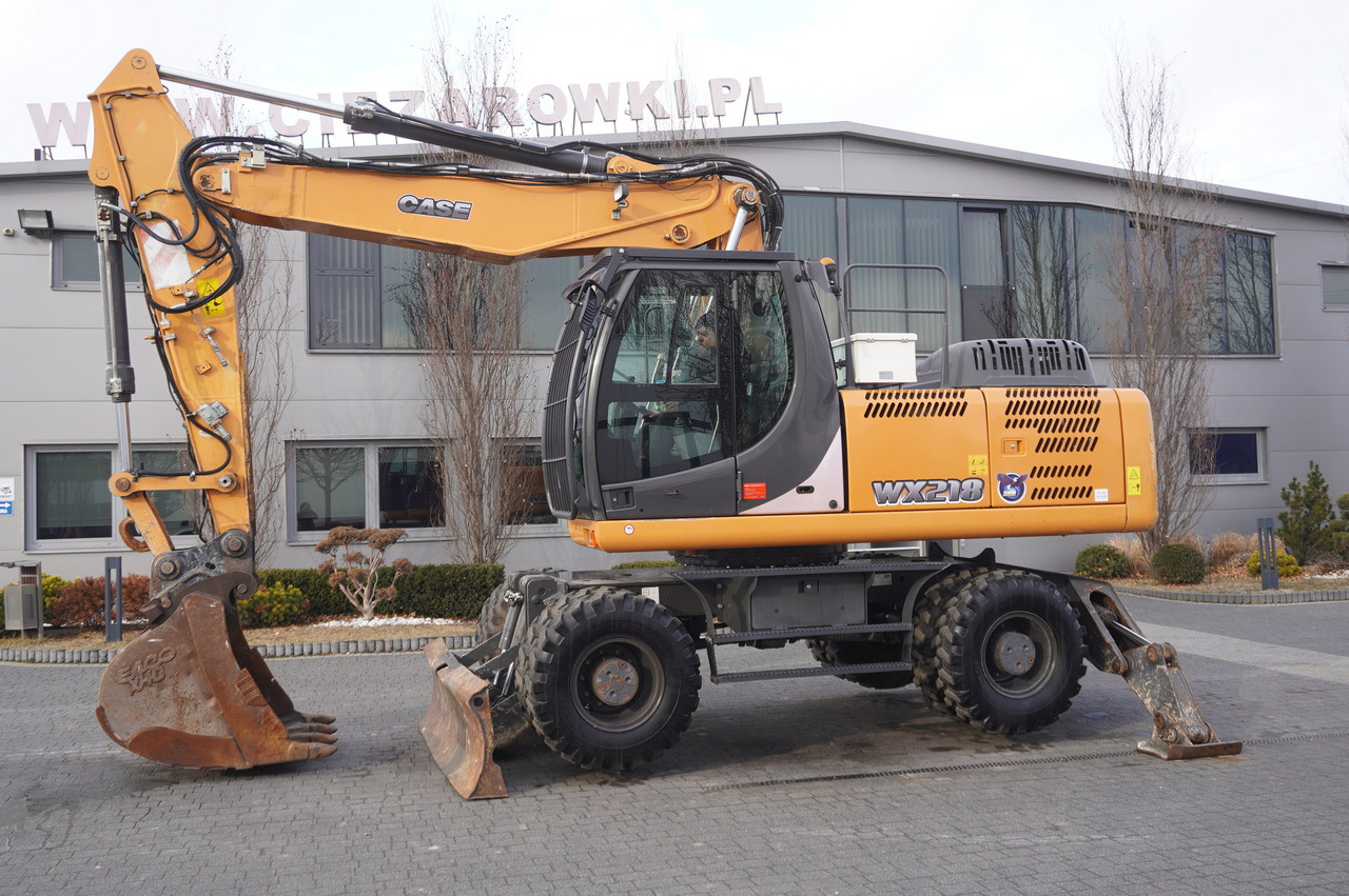CASE WX218 / 23t wheeled excavator / 3 times folding arm - Bager na kotačima: slika CASE WX218 / 23t wheeled excavator / 3 times folding arm - Bager na kotačima CASE WX218 / 23t wheeled excavator / 3 times folding arm - Bager na kotačima: slika CASE WX218 / 23t wheeled excavator / 3 times folding arm - Bager na kotačima
