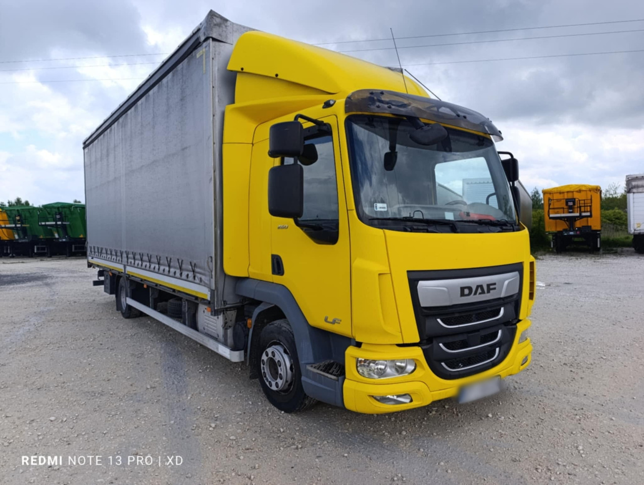 DAF LF 260 / Curtainsider 18 EPAL / sleeper cab - Kamion s ceradom: slika DAF LF 260 / Curtainsider 18 EPAL / sleeper cab - Kamion s ceradom DAF LF 260 / Curtainsider 18 EPAL / sleeper cab - Kamion s ceradom: slika DAF LF 260 / Curtainsider 18 EPAL / sleeper cab - Kamion s ceradom