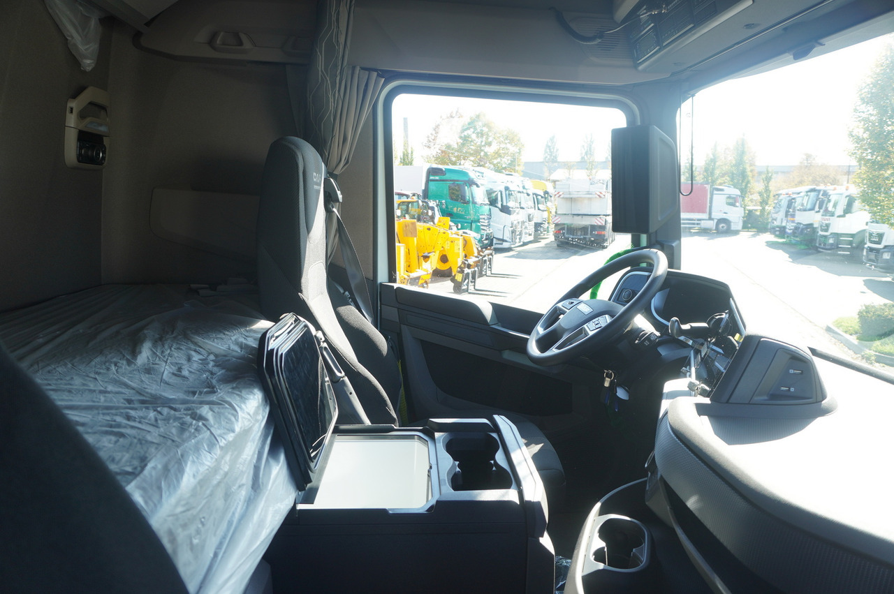 Kamion hladnjača DAF NEW DAF XF 450 6x2 / 2025 / NEW Lamberet 18 EPAL Refrigerator / Carrier Supra 850 MT / Multitemperature / No mileage: slika Kamion hladnjača DAF NEW DAF XF 450 6x2 / 2025 / NEW Lamberet 18 EPAL Refrigerator / Carrier Supra 850 MT / Multitemperature / No mileage Kamion hladnjača DAF NEW DAF XF 450 6x2 / 2025 / NEW Lamberet 18 EPAL Refrigerator / Carrier Supra 850 MT / Multitemperature / No mileage: slika Kamion hladnjača DAF NEW DAF XF 450 6x2 / 2025 / NEW Lamberet 18 EPAL Refrigerator / Carrier Supra 850 MT / Multitemperature / No mileage