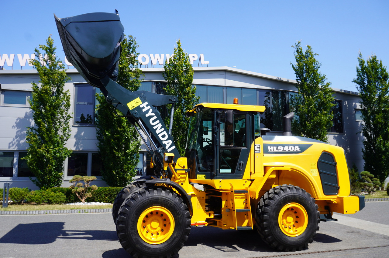 HYUNDAI HL940A articulated loader / year 2021 / weight 13.5t year of production 2021 - Utovarivač na kotačima: slika HYUNDAI HL940A articulated loader / year 2021 / weight 13.5t year of production 2021 - Utovarivač na kotačima HYUNDAI HL940A articulated loader / year 2021 / weight 13.5t year of production 2021 - Utovarivač na kotačima: slika HYUNDAI HL940A articulated loader / year 2021 / weight 13.5t year of production 2021 - Utovarivač na kotačima