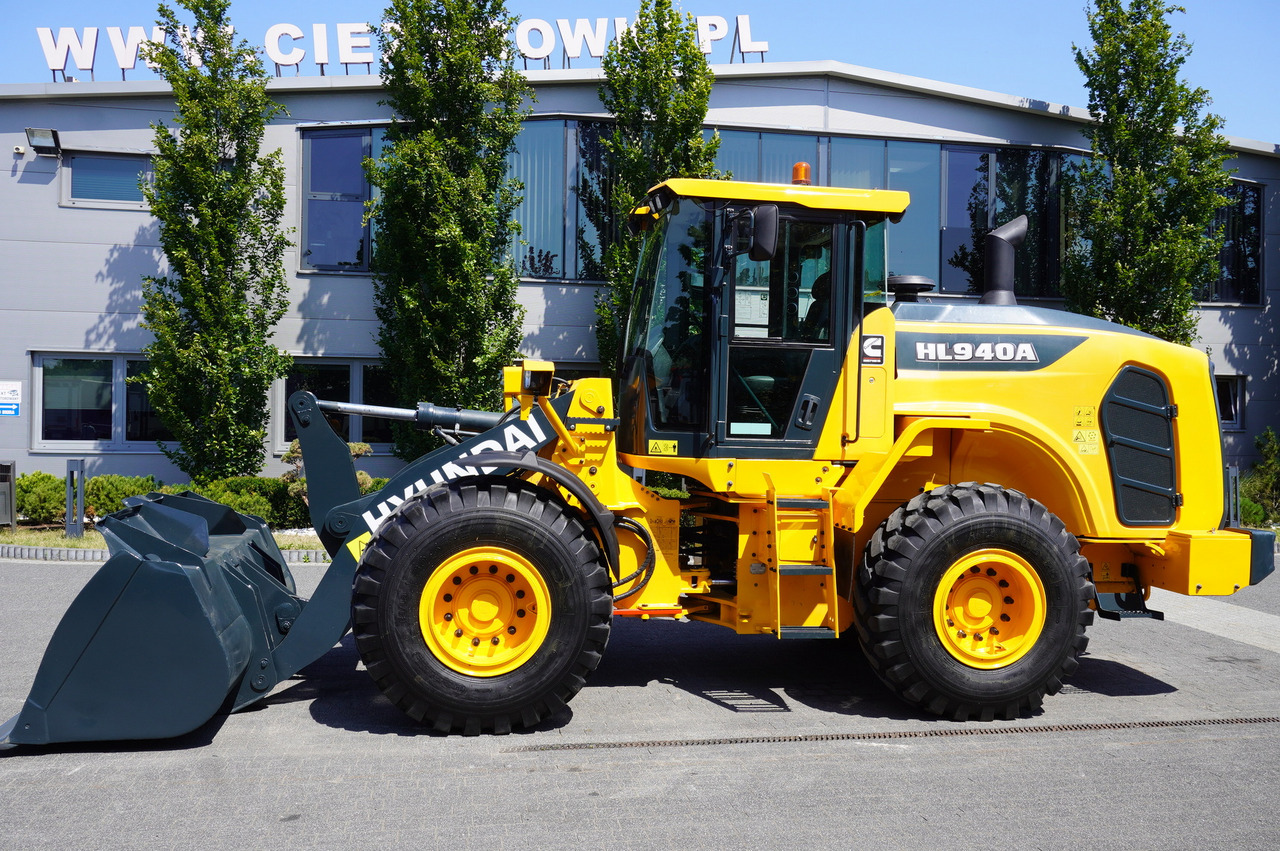 HYUNDAI HL940A articulated loader / year 2021 / weight 13.5t year of production 2021 - Utovarivač na kotačima: slika HYUNDAI HL940A articulated loader / year 2021 / weight 13.5t year of production 2021 - Utovarivač na kotačima HYUNDAI HL940A articulated loader / year 2021 / weight 13.5t year of production 2021 - Utovarivač na kotačima: slika HYUNDAI HL940A articulated loader / year 2021 / weight 13.5t year of production 2021 - Utovarivač na kotačima