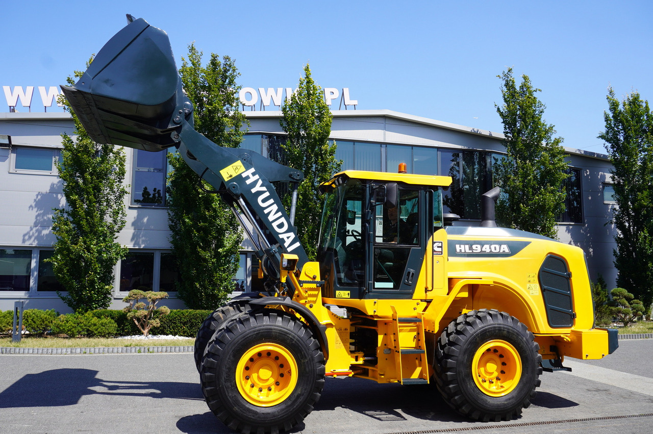 HYUNDAI HL940A articulated loader / year 2021 / weight 13.5t year of production 2021 - Utovarivač na kotačima: slika HYUNDAI HL940A articulated loader / year 2021 / weight 13.5t year of production 2021 - Utovarivač na kotačima HYUNDAI HL940A articulated loader / year 2021 / weight 13.5t year of production 2021 - Utovarivač na kotačima: slika HYUNDAI HL940A articulated loader / year 2021 / weight 13.5t year of production 2021 - Utovarivač na kotačima