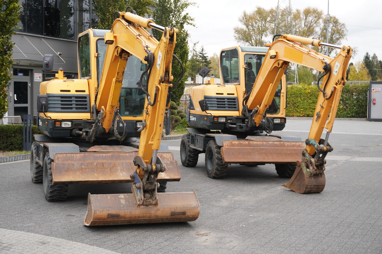 Hyundai Robex 55W-9 Wheeled Excavator 5.5t / 2pcs - Mini bager: slika Hyundai Robex 55W-9 Wheeled Excavator 5.5t / 2pcs - Mini bager Hyundai Robex 55W-9 Wheeled Excavator 5.5t / 2pcs - Mini bager: slika Hyundai Robex 55W-9 Wheeled Excavator 5.5t / 2pcs - Mini bager