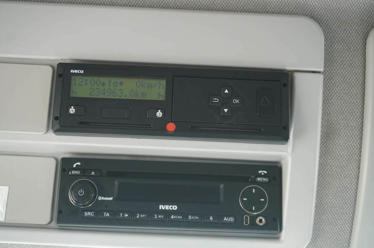 Kamion hladnjača IVECO Eurocargo 100-190 4x2 E6 / Refrigerator / Dhollandia 1.5 T: slika Kamion hladnjača IVECO Eurocargo 100-190 4x2 E6 / Refrigerator / Dhollandia 1.5 T