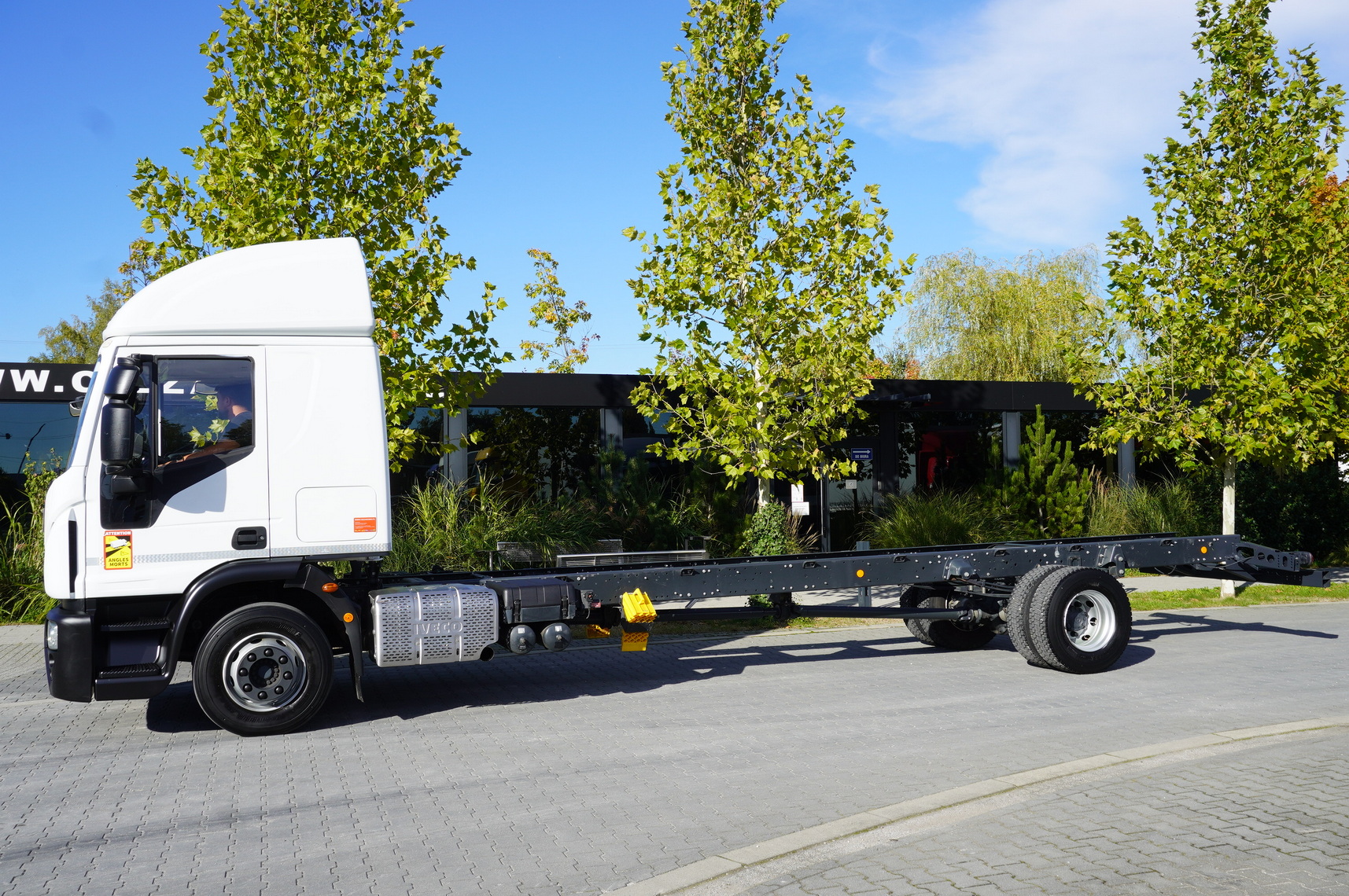 IVECO Eurocargo 140e19 4×2 E6 Glob / ADR / frame 8,1m - Kamion-šasija: slika IVECO Eurocargo 140e19 4×2 E6 Glob / ADR / frame 8,1m - Kamion-šasija IVECO Eurocargo 140e19 4×2 E6 Glob / ADR / frame 8,1m - Kamion-šasija: slika IVECO Eurocargo 140e19 4×2 E6 Glob / ADR / frame 8,1m - Kamion-šasija