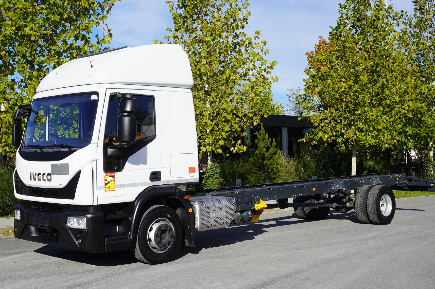 IVECO Eurocargo 140e19 4×2 E6 Glob / ADR / frame 8,1m - Kamion-šasija: slika IVECO Eurocargo 140e19 4×2 E6 Glob / ADR / frame 8,1m - Kamion-šasija IVECO Eurocargo 140e19 4×2 E6 Glob / ADR / frame 8,1m - Kamion-šasija: slika IVECO Eurocargo 140e19 4×2 E6 Glob / ADR / frame 8,1m - Kamion-šasija