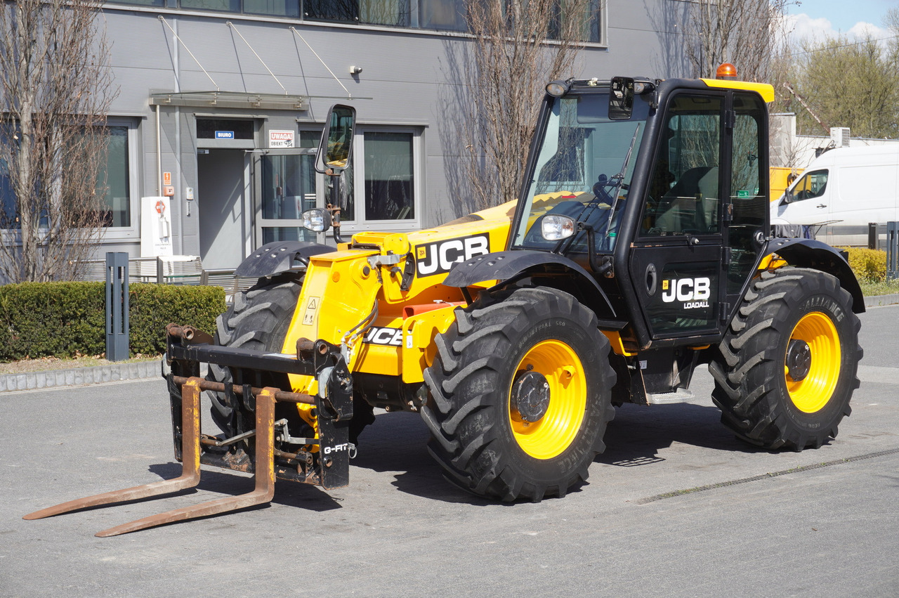 JCB 526-56 AGRI Plus / 5.6 m telescopic loader / joystick - Teleskopski utovarivač na kotačima: slika JCB 526-56 AGRI Plus / 5.6 m telescopic loader / joystick - Teleskopski utovarivač na kotačima JCB 526-56 AGRI Plus / 5.6 m telescopic loader / joystick - Teleskopski utovarivač na kotačima: slika JCB 526-56 AGRI Plus / 5.6 m telescopic loader / joystick - Teleskopski utovarivač na kotačima