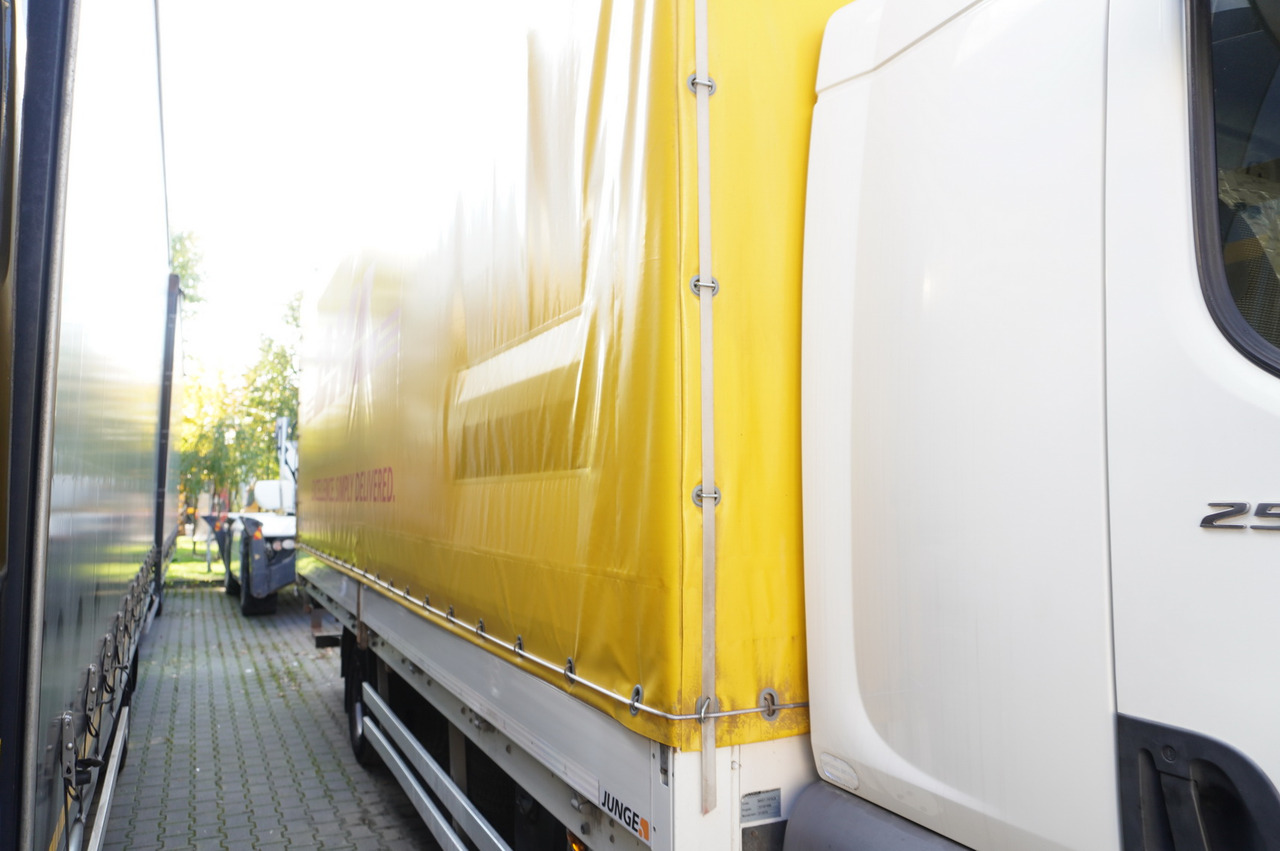 JUNGE Body Tarpaulin JUNGE / 18 Europallets / 2015 - Izmjenjivi sanduk s bočnom kliznom ceradom: slika JUNGE Body Tarpaulin JUNGE / 18 Europallets / 2015 - Izmjenjivi sanduk s bočnom kliznom ceradom JUNGE Body Tarpaulin JUNGE / 18 Europallets / 2015 - Izmjenjivi sanduk s bočnom kliznom ceradom: slika JUNGE Body Tarpaulin JUNGE / 18 Europallets / 2015 - Izmjenjivi sanduk s bočnom kliznom ceradom