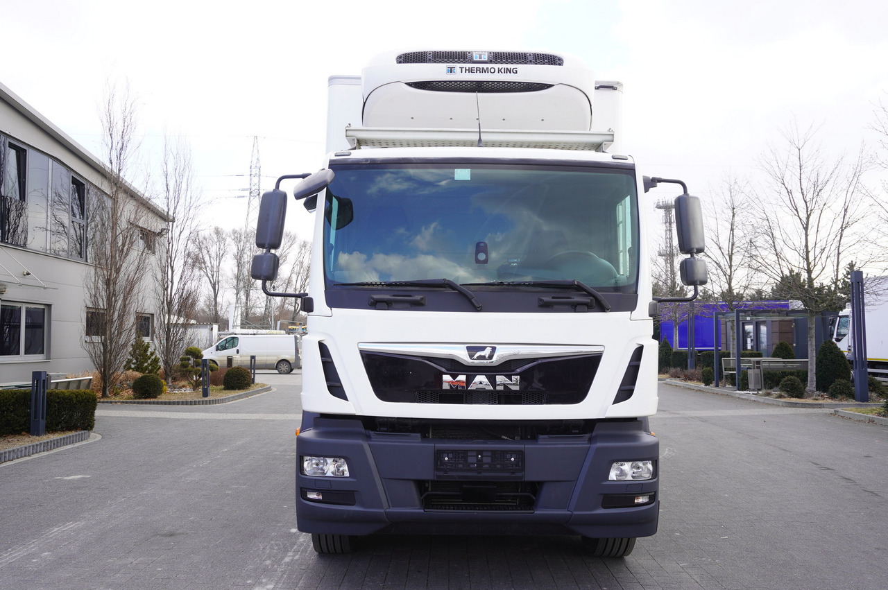Kamion hladnjača za prijevoz mesa MAN TGM 18.320 / CHEREAU meat hook refrigerator / Carcass elevator: slika Kamion hladnjača za prijevoz mesa MAN TGM 18.320 / CHEREAU meat hook refrigerator / Carcass elevator