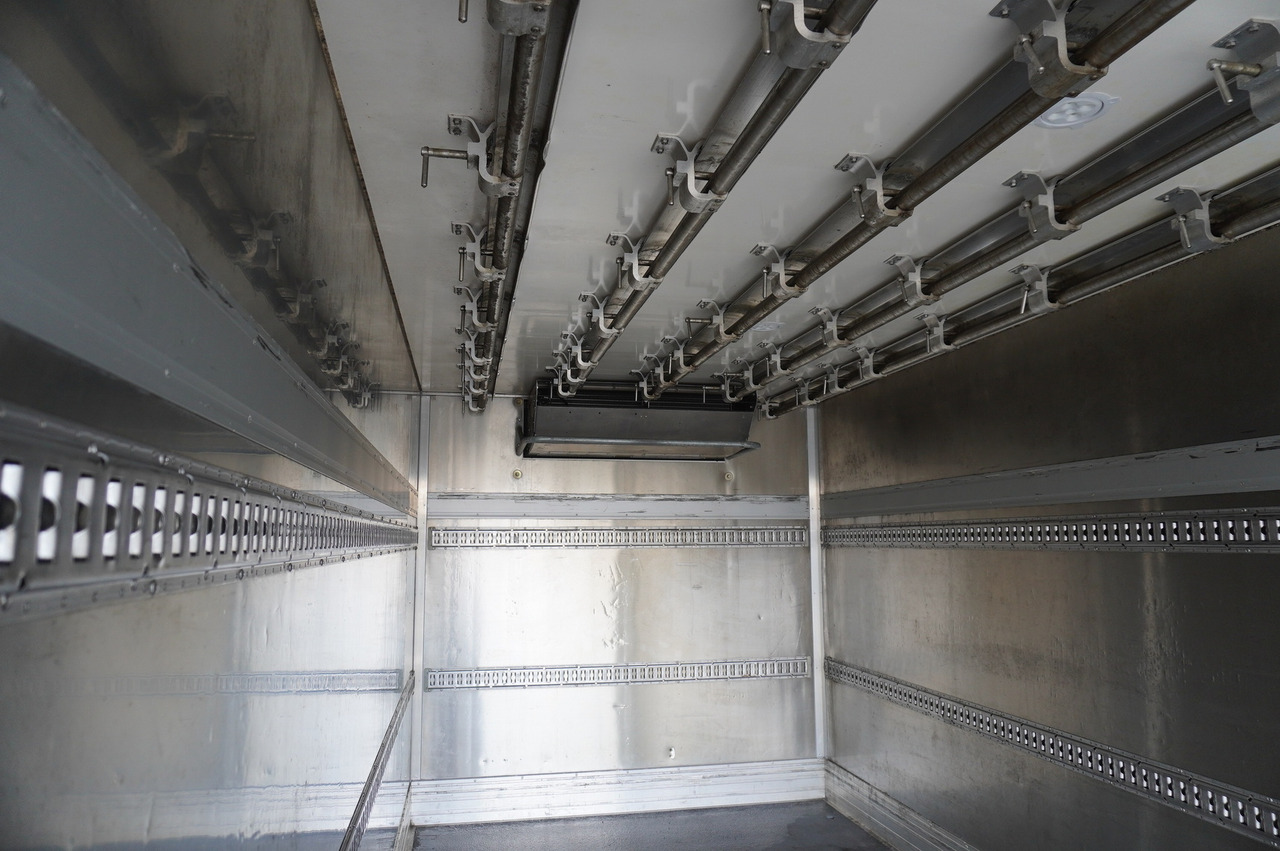 Kamion hladnjača za prijevoz mesa MAN TGM 18.320 / CHEREAU meat hook refrigerator / Carcass elevator: slika Kamion hladnjača za prijevoz mesa MAN TGM 18.320 / CHEREAU meat hook refrigerator / Carcass elevator
