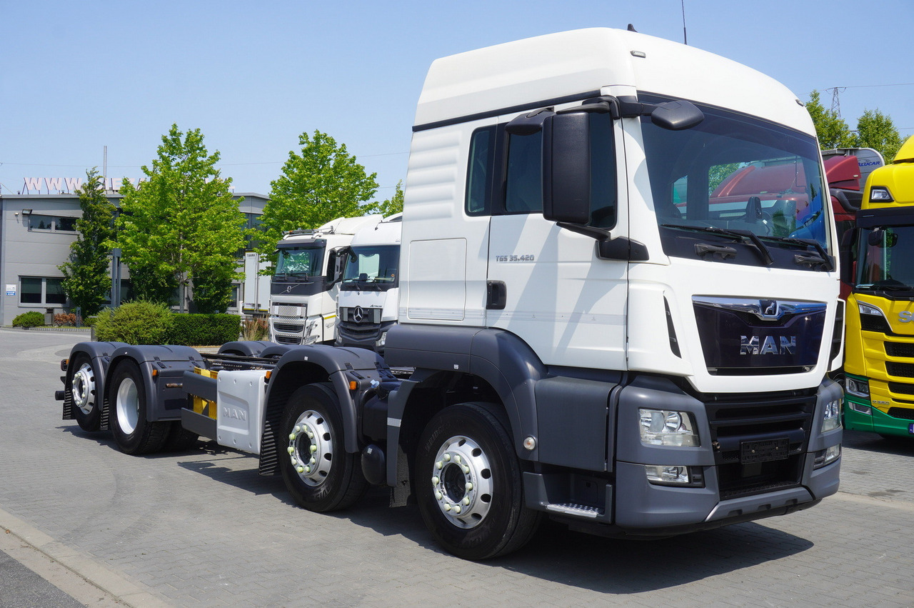 MAN TGS 35.420 8×2 / Chassis 6.4 m / 3 steered axles - Kamion-šasija: slika MAN TGS 35.420 8×2 / Chassis 6.4 m / 3 steered axles - Kamion-šasija MAN TGS 35.420 8×2 / Chassis 6.4 m / 3 steered axles - Kamion-šasija: slika MAN TGS 35.420 8×2 / Chassis 6.4 m / 3 steered axles - Kamion-šasija