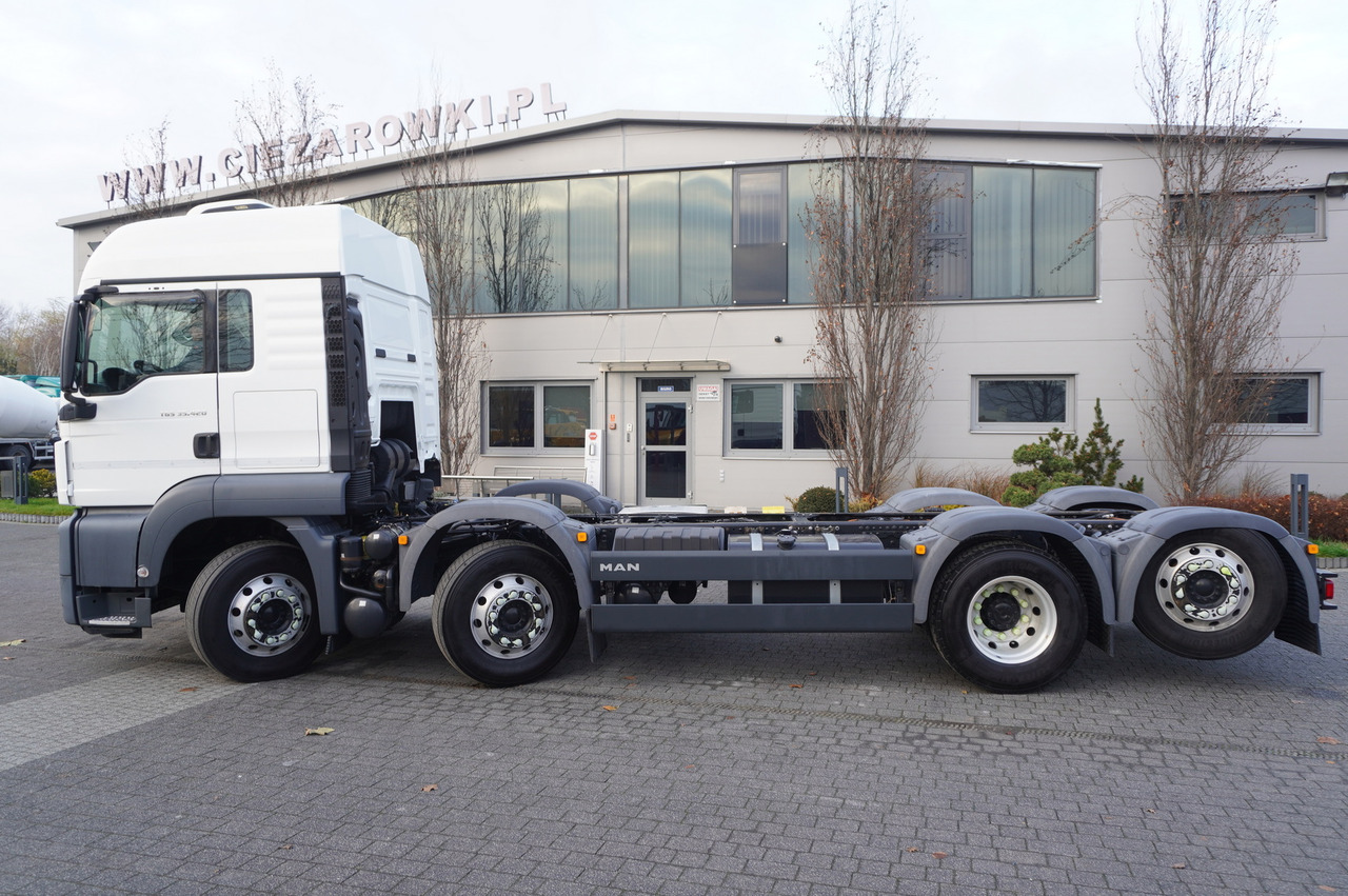 MAN TGS 35.420 8×2 / Chassis 6.4 m / 3 steered axles - Kamion-šasija, Kamion s kranom: slika MAN TGS 35.420 8×2 / Chassis 6.4 m / 3 steered axles - Kamion-šasija, Kamion s kranom MAN TGS 35.420 8×2 / Chassis 6.4 m / 3 steered axles - Kamion-šasija, Kamion s kranom: slika MAN TGS 35.420 8×2 / Chassis 6.4 m / 3 steered axles - Kamion-šasija, Kamion s kranom
