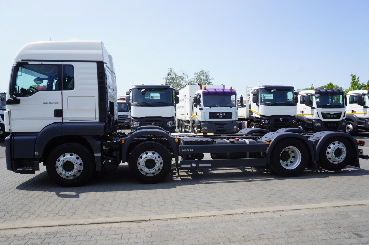 MAN TGS 35.420 8x2 / Chassis 6.4 m / 3 steered axles - Kamion s kranom: slika MAN TGS 35.420 8x2 / Chassis 6.4 m / 3 steered axles - Kamion s kranom MAN TGS 35.420 8x2 / Chassis 6.4 m / 3 steered axles - Kamion s kranom: slika MAN TGS 35.420 8x2 / Chassis 6.4 m / 3 steered axles - Kamion s kranom