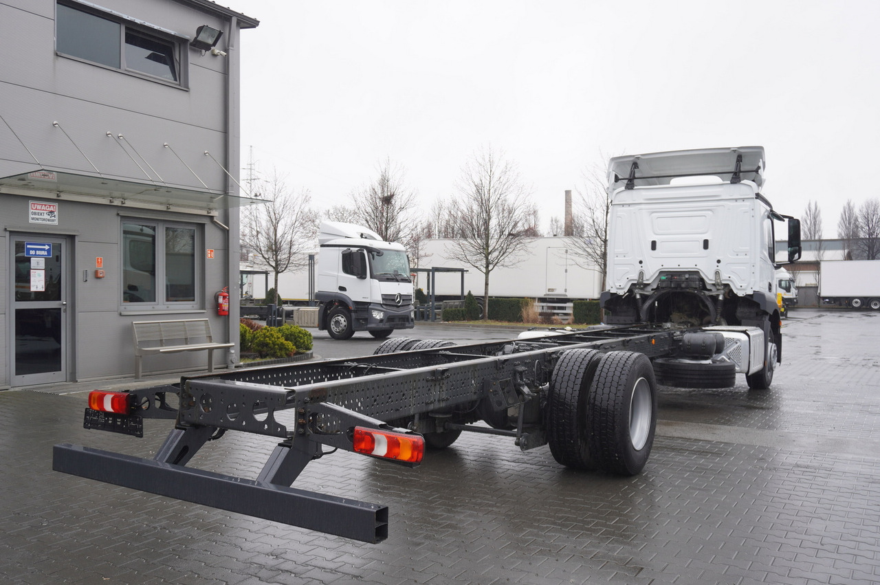 MERCEDES-BENZ Actros 1824 / 9.1 m chassis / sleeping cabin - Kamion-šasija: slika MERCEDES-BENZ Actros 1824 / 9.1 m chassis / sleeping cabin - Kamion-šasija MERCEDES-BENZ Actros 1824 / 9.1 m chassis / sleeping cabin - Kamion-šasija: slika MERCEDES-BENZ Actros 1824 / 9.1 m chassis / sleeping cabin - Kamion-šasija