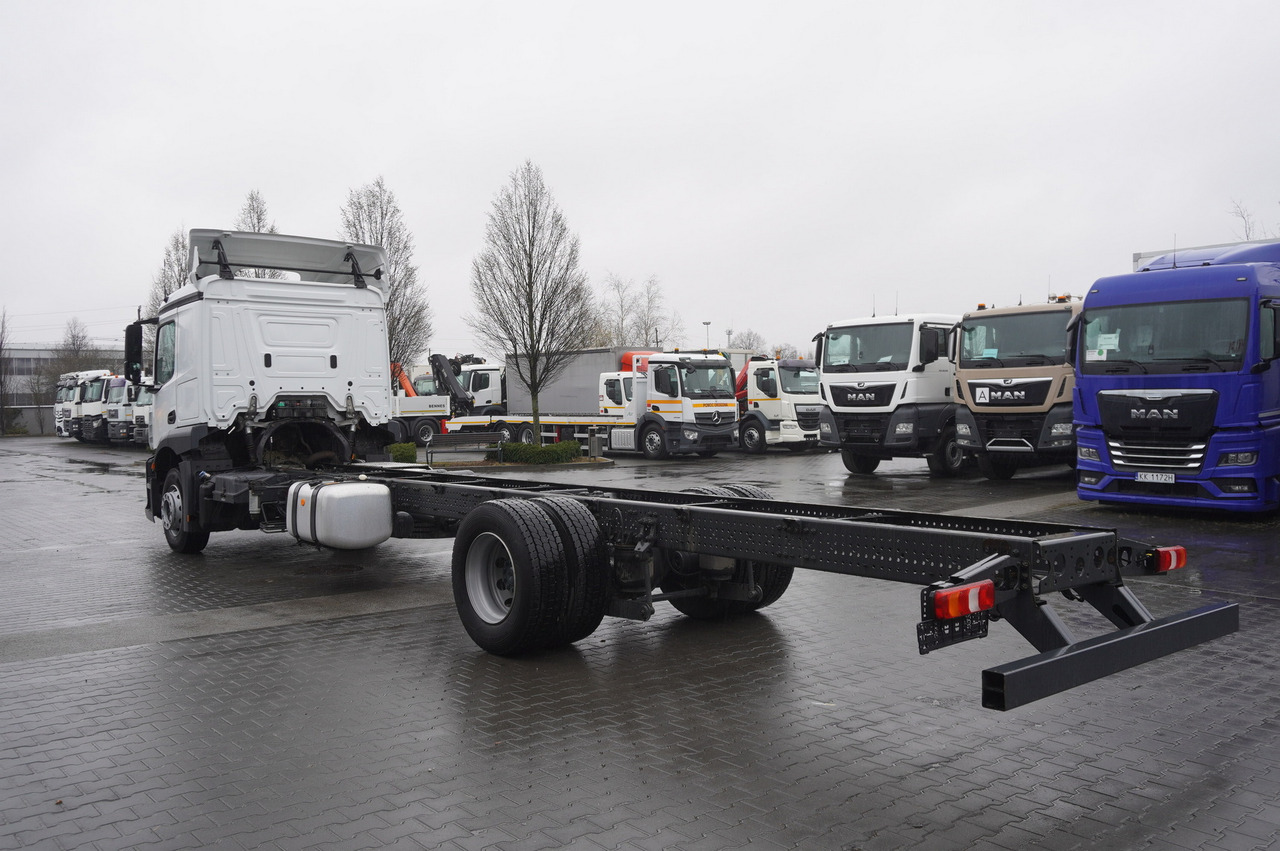 MERCEDES-BENZ Actros 1824 / 9.1 m chassis / sleeping cabin - Kamion-šasija: slika MERCEDES-BENZ Actros 1824 / 9.1 m chassis / sleeping cabin - Kamion-šasija MERCEDES-BENZ Actros 1824 / 9.1 m chassis / sleeping cabin - Kamion-šasija: slika MERCEDES-BENZ Actros 1824 / 9.1 m chassis / sleeping cabin - Kamion-šasija
