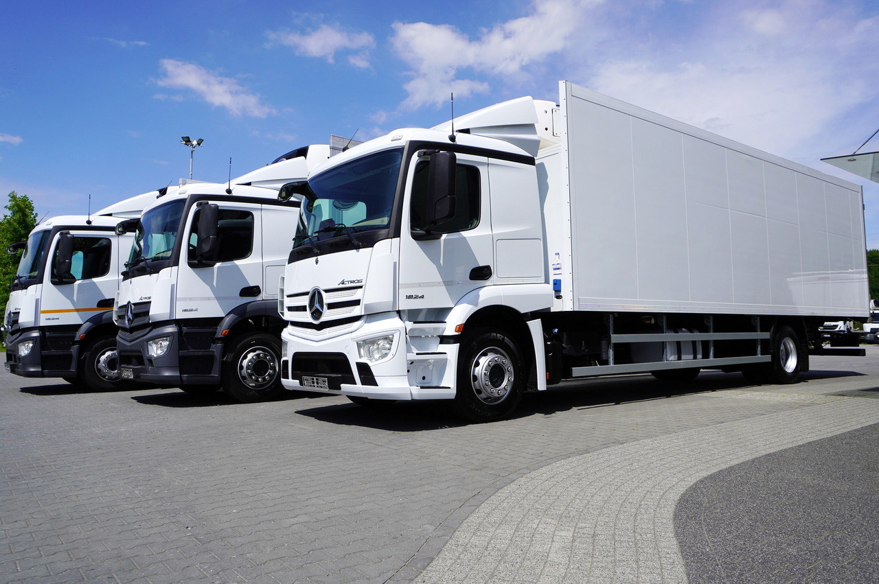 MERCEDES-BENZ Actros 1824 / Refrigerator 22 EPAL / Carrier Supra 1250 / Sleeping cabin / 3 units - Kamion hladnjača: slika MERCEDES-BENZ Actros 1824 / Refrigerator 22 EPAL / Carrier Supra 1250 / Sleeping cabin / 3 units - Kamion hladnjača MERCEDES-BENZ Actros 1824 / Refrigerator 22 EPAL / Carrier Supra 1250 / Sleeping cabin / 3 units - Kamion hladnjača: slika MERCEDES-BENZ Actros 1824 / Refrigerator 22 EPAL / Carrier Supra 1250 / Sleeping cabin / 3 units - Kamion hladnjača