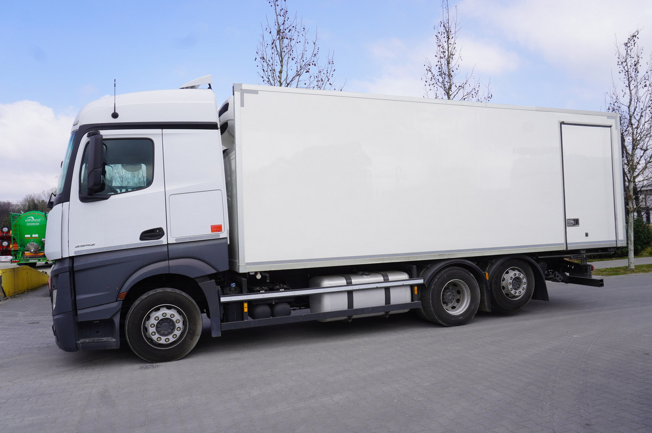 MERCEDES-BENZ Actros 2542 / GIGA cabin / Thermoking 1000R - Kamion hladnjača: slika MERCEDES-BENZ Actros 2542 / GIGA cabin / Thermoking 1000R - Kamion hladnjača MERCEDES-BENZ Actros 2542 / GIGA cabin / Thermoking 1000R - Kamion hladnjača: slika MERCEDES-BENZ Actros 2542 / GIGA cabin / Thermoking 1000R - Kamion hladnjača