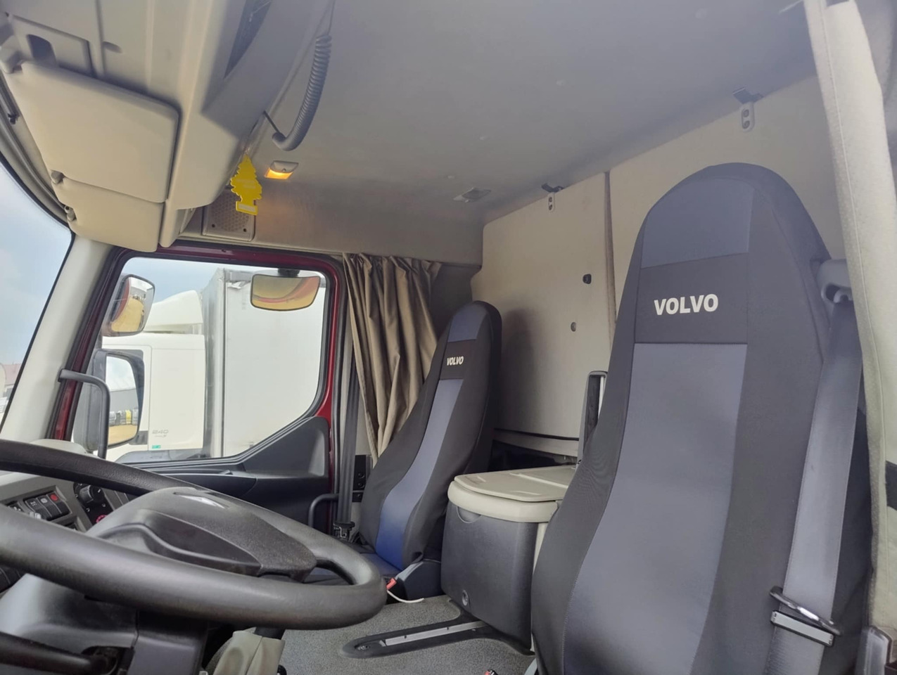 RENAULT Midlum 300 / Curtain 18 EPAL / Sleeping cab - Kamion s ceradom: slika RENAULT Midlum 300 / Curtain 18 EPAL / Sleeping cab - Kamion s ceradom RENAULT Midlum 300 / Curtain 18 EPAL / Sleeping cab - Kamion s ceradom: slika RENAULT Midlum 300 / Curtain 18 EPAL / Sleeping cab - Kamion s ceradom