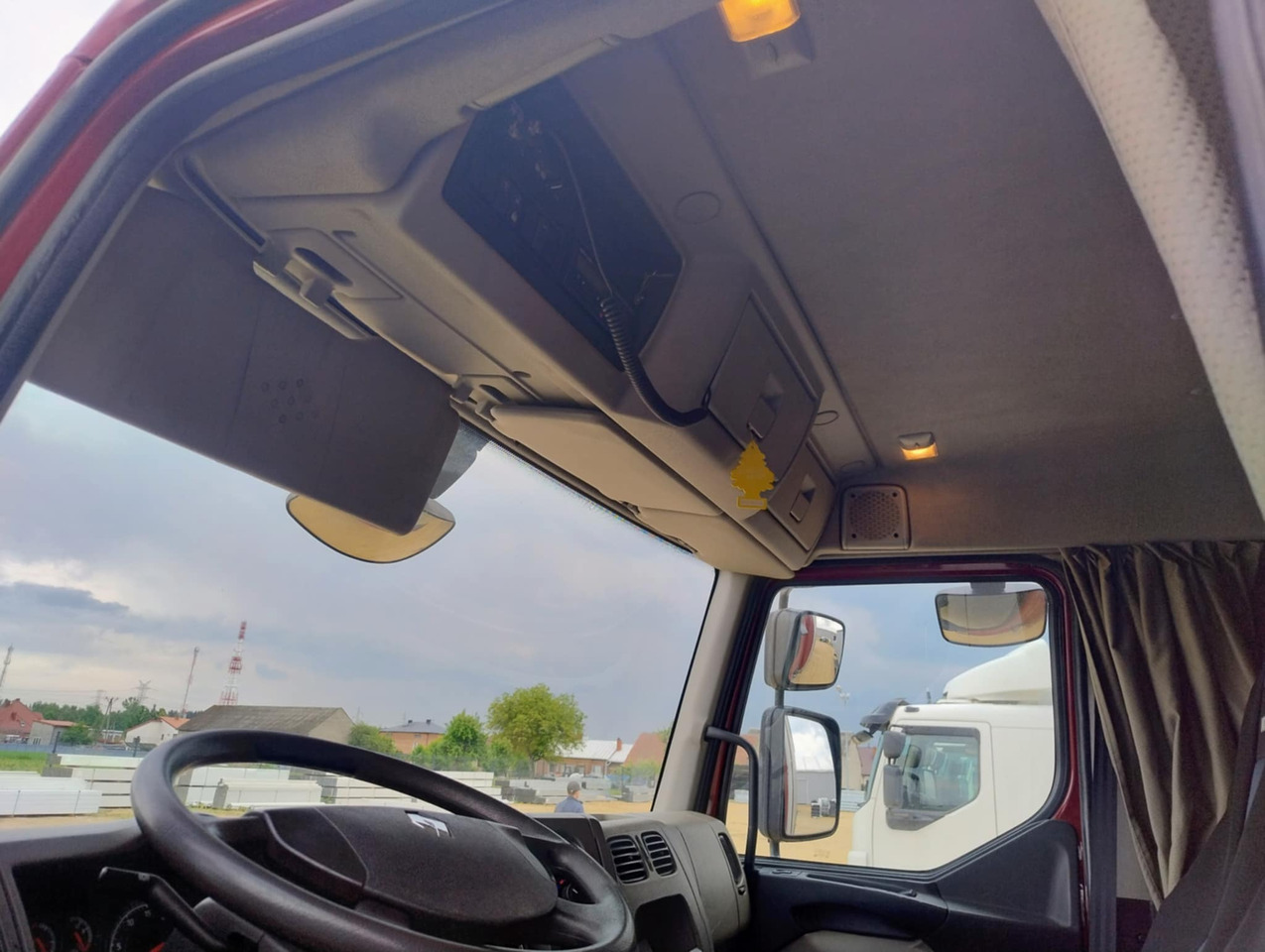 RENAULT Midlum 300 / Curtain 18 EPAL / Sleeping cab - Kamion s ceradom: slika RENAULT Midlum 300 / Curtain 18 EPAL / Sleeping cab - Kamion s ceradom RENAULT Midlum 300 / Curtain 18 EPAL / Sleeping cab - Kamion s ceradom: slika RENAULT Midlum 300 / Curtain 18 EPAL / Sleeping cab - Kamion s ceradom