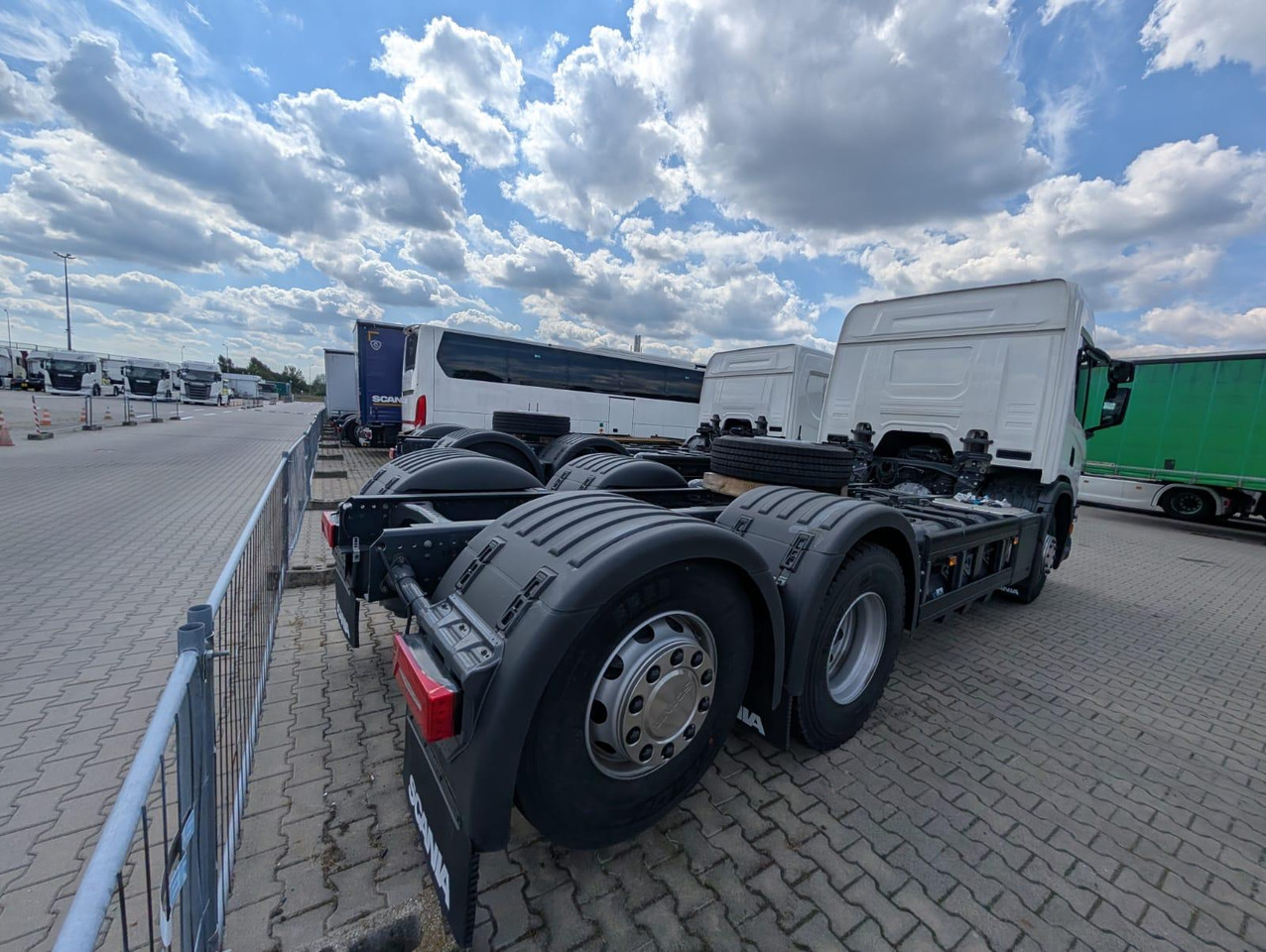 SCANIA P 340 B6x2*4NA / chassis frame / steering axle / CNG / large cab / 8 units - Kamion-šasija: slika SCANIA P 340 B6x2*4NA / chassis frame / steering axle / CNG / large cab / 8 units - Kamion-šasija SCANIA P 340 B6x2*4NA / chassis frame / steering axle / CNG / large cab / 8 units - Kamion-šasija: slika SCANIA P 340 B6x2*4NA / chassis frame / steering axle / CNG / large cab / 8 units - Kamion-šasija