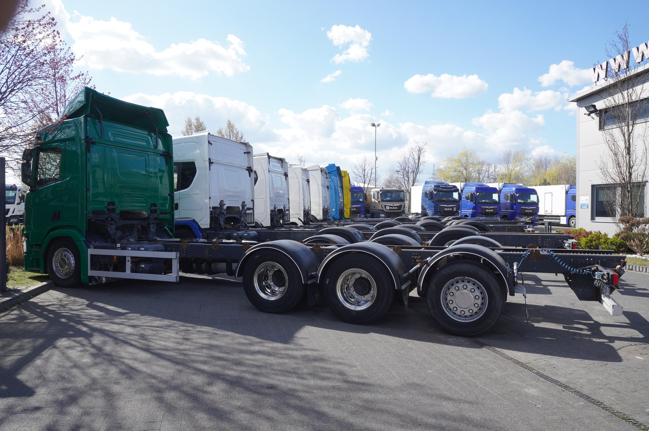 SCANIA R650 V8 / 650 HP/ frame 8.8 m / steered 4th axis / 20 units - Kamion-šasija: slika SCANIA R650 V8 / 650 HP/ frame 8.8 m / steered 4th axis / 20 units - Kamion-šasija SCANIA R650 V8 / 650 HP/ frame 8.8 m / steered 4th axis / 20 units - Kamion-šasija: slika SCANIA R650 V8 / 650 HP/ frame 8.8 m / steered 4th axis / 20 units - Kamion-šasija