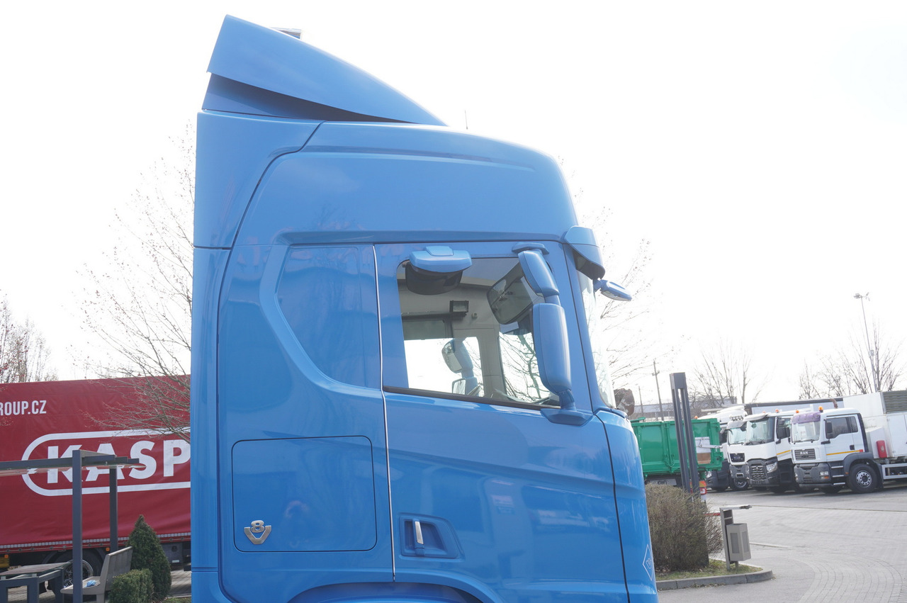 Kamion s kranom SCANIA R650 V8 / 650 HP/ frame 8.8 m / steered 4th axle: slika Kamion s kranom SCANIA R650 V8 / 650 HP/ frame 8.8 m / steered 4th axle