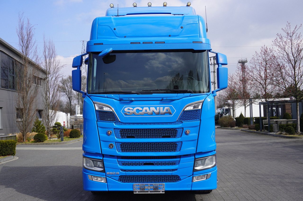 Kamion s kranom SCANIA R650 V8 / 650 HP/ frame 8.8 m / steered 4th axle: slika Kamion s kranom SCANIA R650 V8 / 650 HP/ frame 8.8 m / steered 4th axle