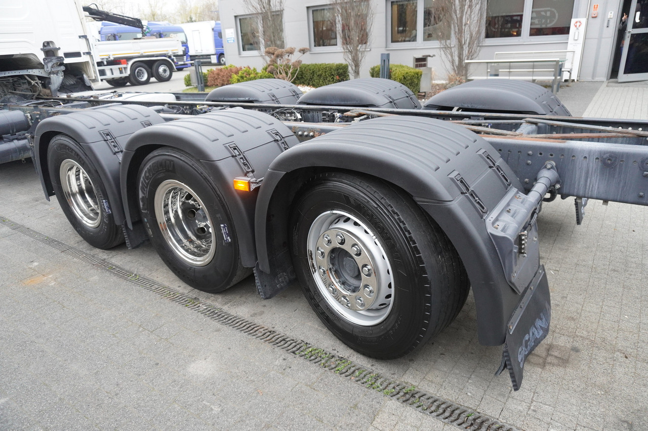 Kamion s kranom Scania G540 8x4 / Chassis 8.7 m / Steered axle / 2021: slika Kamion s kranom Scania G540 8x4 / Chassis 8.7 m / Steered axle / 2021