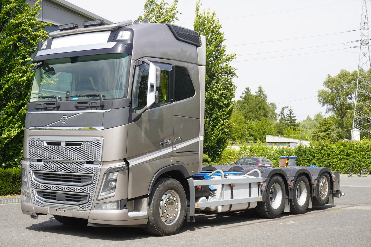 VOLVO FH16 750 8x4x4 / 750 HP! / Frame 685 cm / Steered 4th axle - Kamion s kranom: slika VOLVO FH16 750 8x4x4 / 750 HP! / Frame 685 cm / Steered 4th axle - Kamion s kranom VOLVO FH16 750 8x4x4 / 750 HP! / Frame 685 cm / Steered 4th axle - Kamion s kranom: slika VOLVO FH16 750 8x4x4 / 750 HP! / Frame 685 cm / Steered 4th axle - Kamion s kranom
