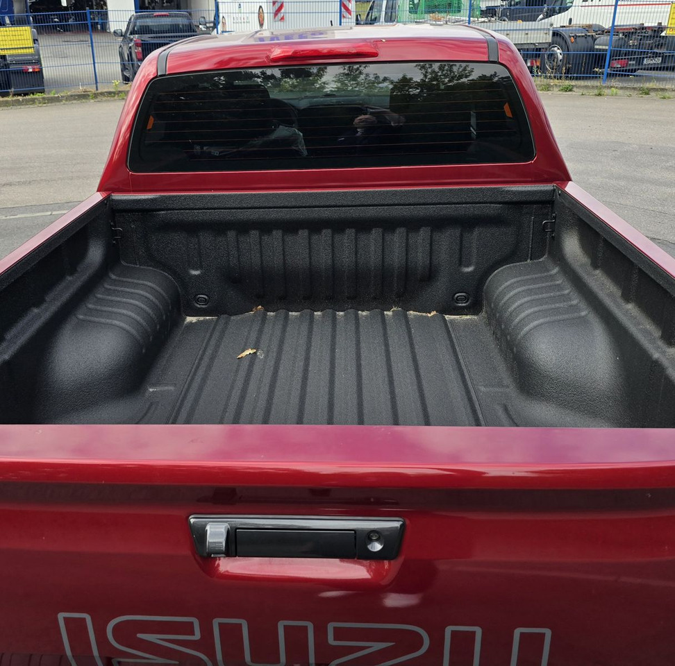 SUV Isuzu D-Max V-Cross im Vorlauf 25er Modell: slika SUV Isuzu D-Max V-Cross im Vorlauf 25er Modell