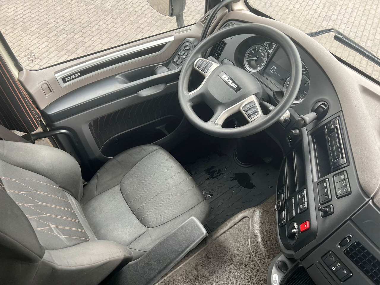 DAF XF 480 FT SSC LowDeck MX-Engine Brake Standklima - Tegljač: slika DAF XF 480 FT SSC LowDeck MX-Engine Brake Standklima - Tegljač DAF XF 480 FT SSC LowDeck MX-Engine Brake Standklima - Tegljač: slika DAF XF 480 FT SSC LowDeck MX-Engine Brake Standklima - Tegljač