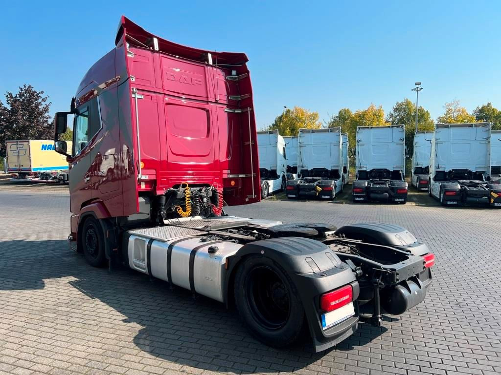 DAF XG 480 FT Low Deck Retarder Standklima 2xTank - Tegljač: slika DAF XG 480 FT Low Deck Retarder Standklima 2xTank - Tegljač DAF XG 480 FT Low Deck Retarder Standklima 2xTank - Tegljač: slika DAF XG 480 FT Low Deck Retarder Standklima 2xTank - Tegljač