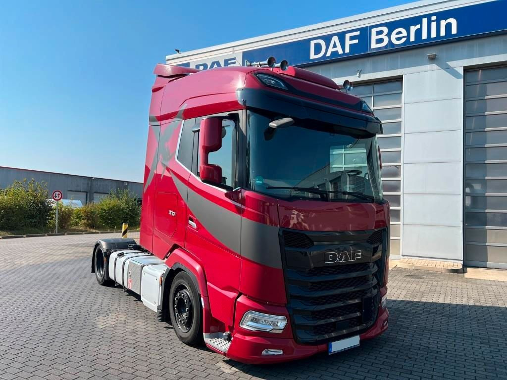 DAF XG 480 FT Low Deck Retarder Standklima 2xTank - Tegljač: slika DAF XG 480 FT Low Deck Retarder Standklima 2xTank - Tegljač DAF XG 480 FT Low Deck Retarder Standklima 2xTank - Tegljač: slika DAF XG 480 FT Low Deck Retarder Standklima 2xTank - Tegljač